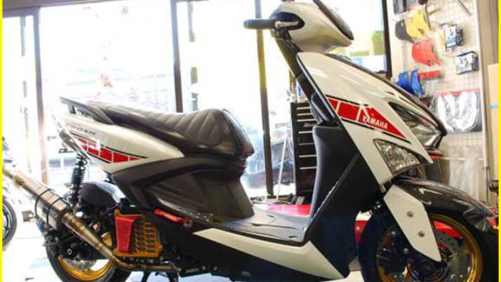 ヤマハ シグナス　グリファス改ストロボロンホイ